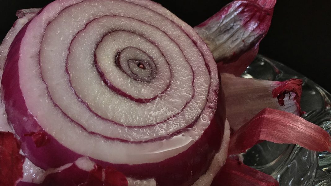 How To Use Onion Juice To Grow Your Hair