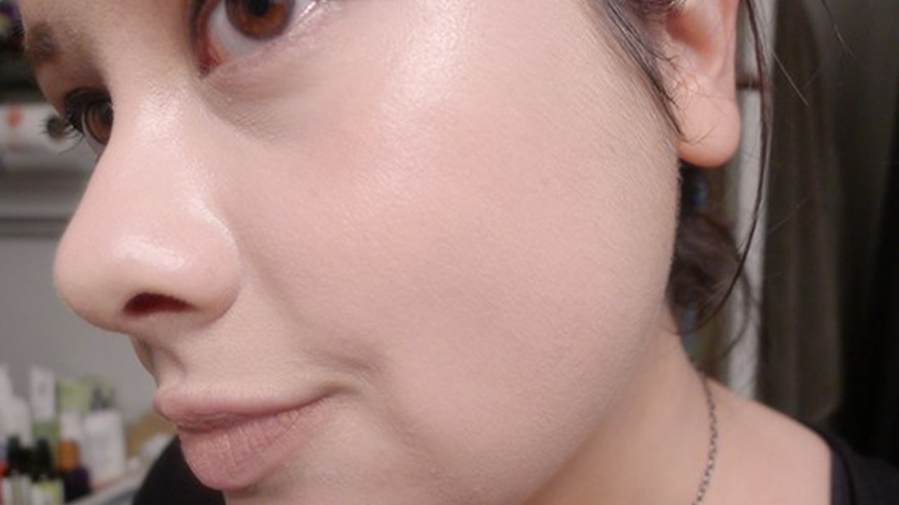 Powdering the face more thickly