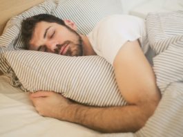 8 Reasons Why You Should Sleep On Your Back To Solve Sleep Issues 8 Reasons Why You Should Sleep On Your Back To Solve Sleep Issues