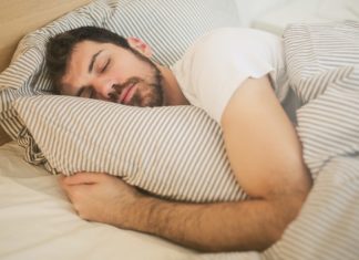 8 Reasons Why You Should Sleep On Your Back To Solve Sleep Issues 8 Reasons Why You Should Sleep On Your Back To Solve Sleep Issues