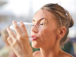 5 Incredible Benefits Of Drinking One Glass Of Water In The Morning